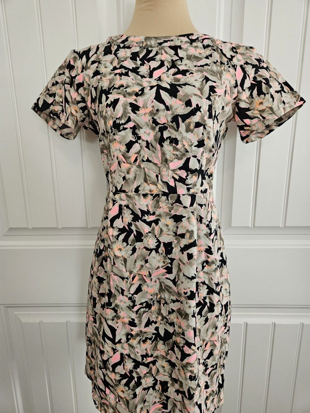 Collective Concepts Vibrant Floral Sheath Mini Dress Back Cut Outs Sz S